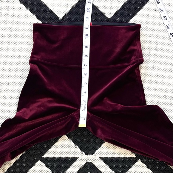 Spanx Velvet Leggings in Rich Burgundy Size Medium - Picture 8 of 12